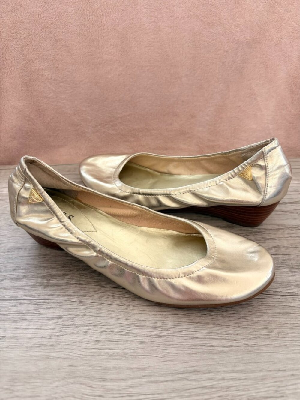 Guess Janessa Gold Metallic Vegan Low 1.25” Stacked Wedge Ballet Flat 6.5